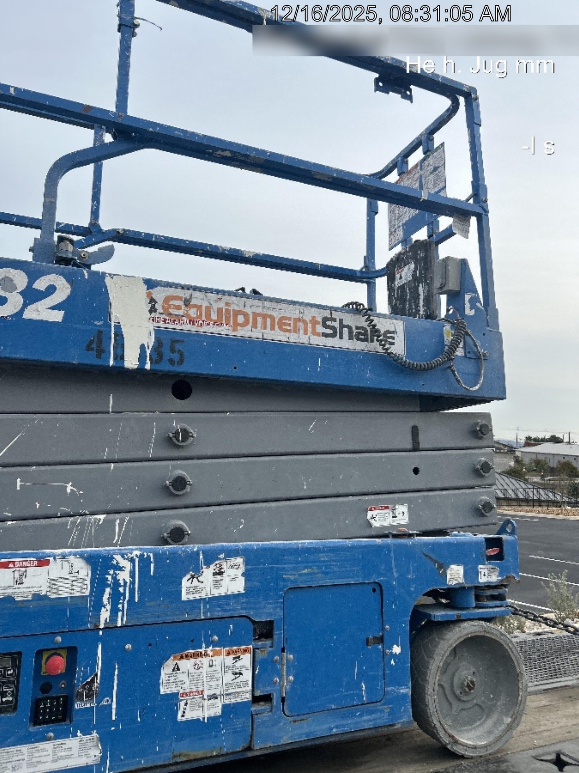 2019 Genie GS-2632 Folding rails with half height swing gate