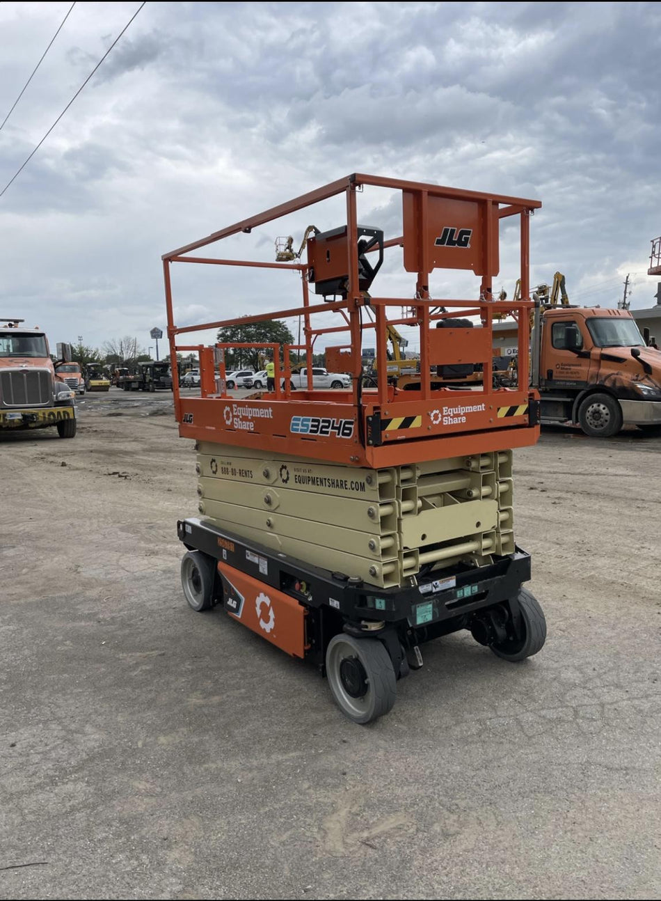 2022 JLG ES3246