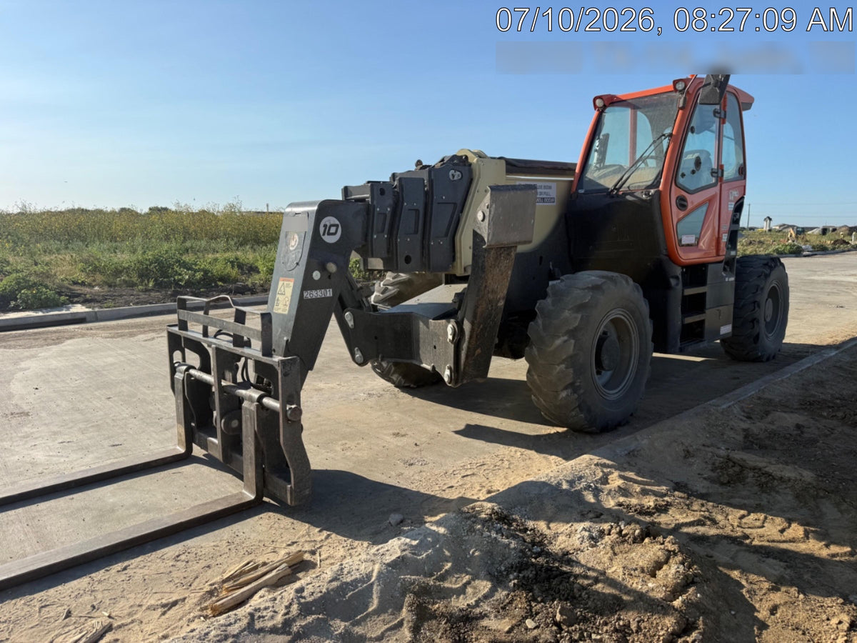 2022 JLG 1075