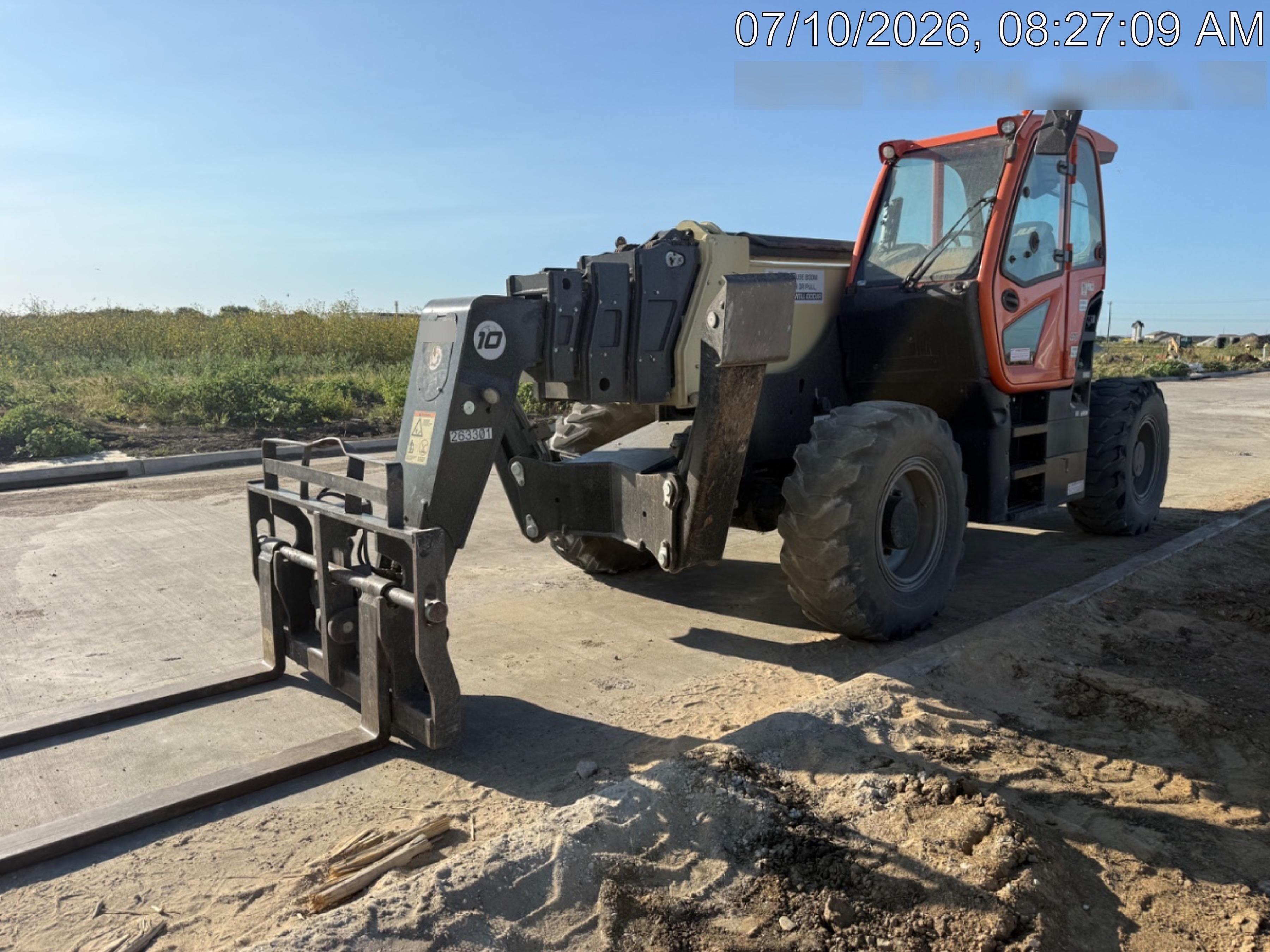 2022 JLG 1075