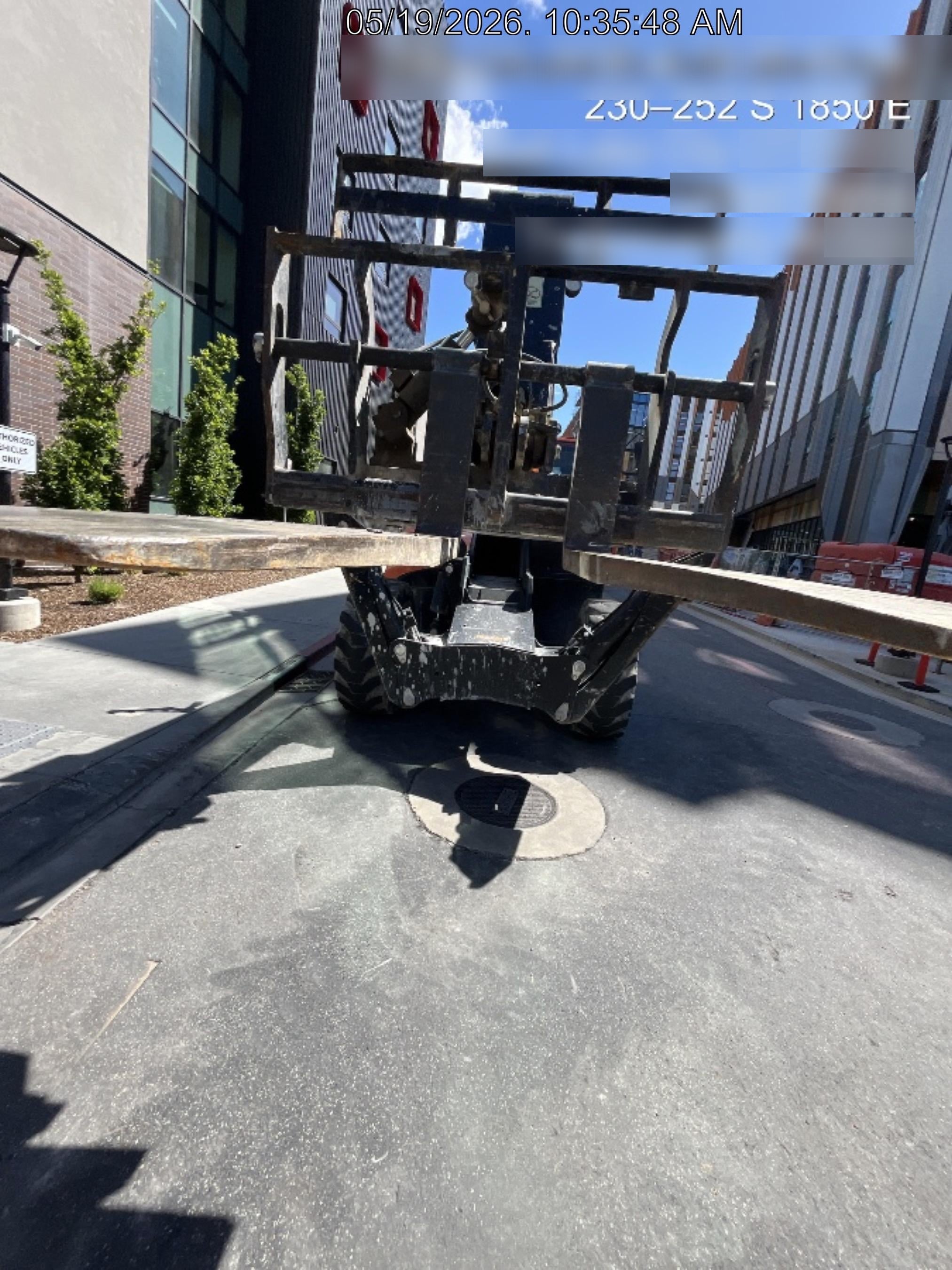 2021 JLG 1075