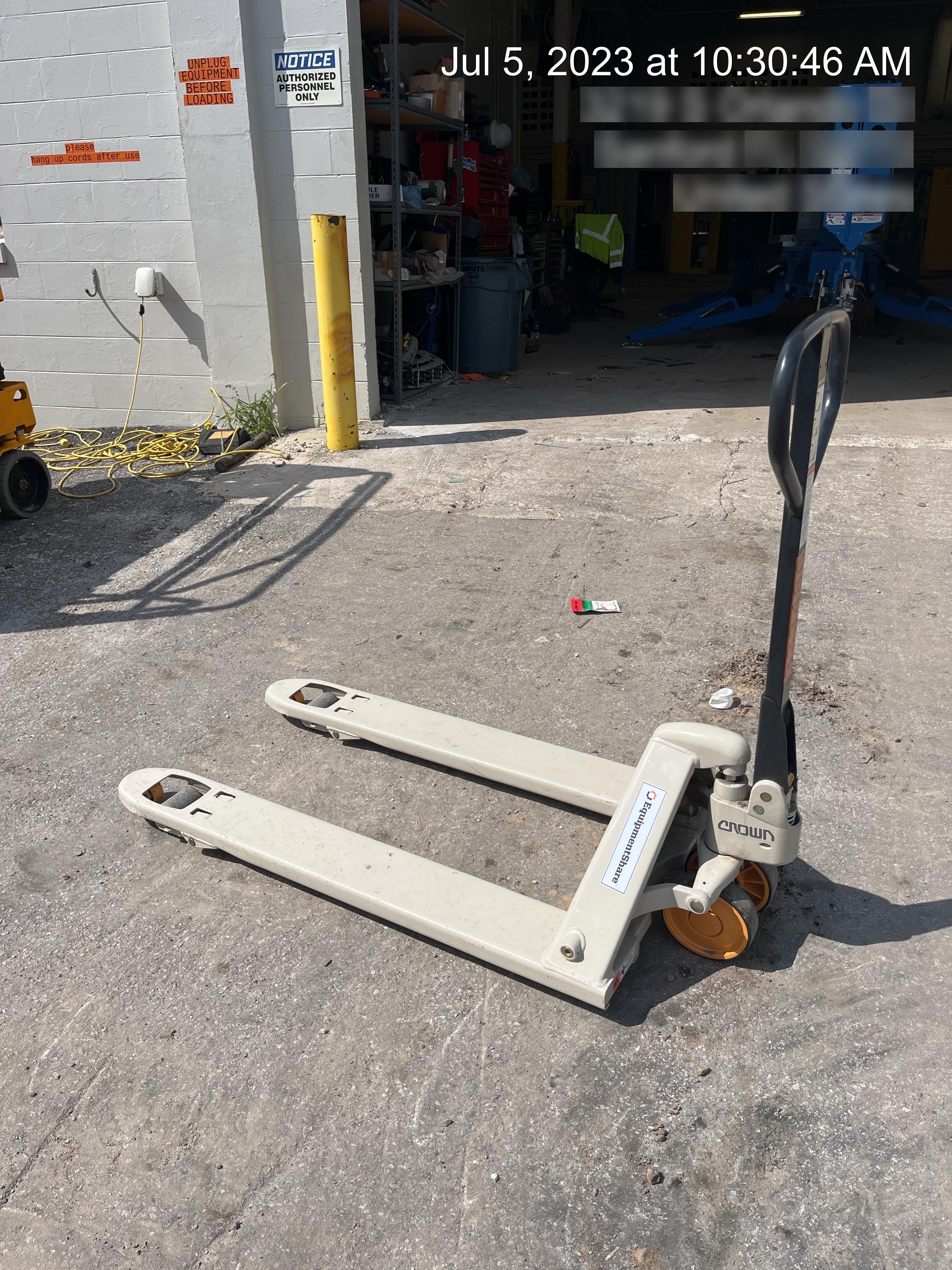 2023 CROWN 5,500lb Manual Pallet Jack - Crown