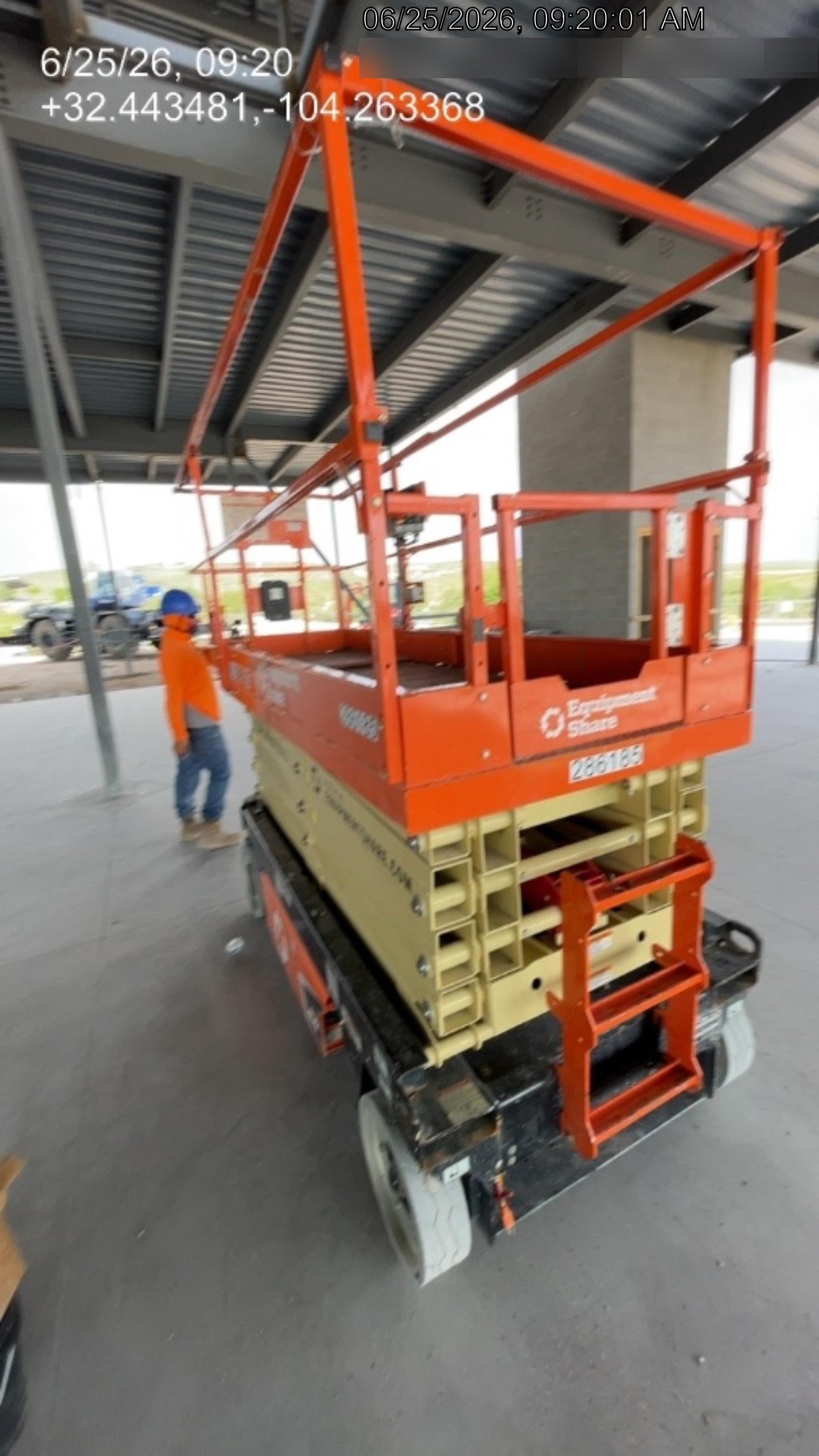 2022 JLG ES3246