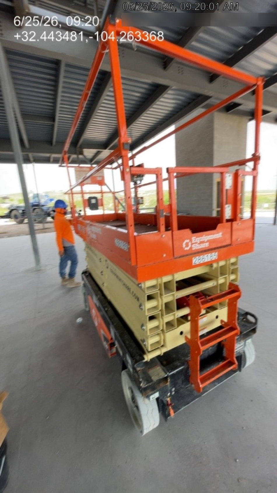 2022 JLG ES3246