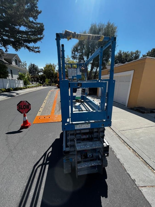 2020 Genie GS-1930 Solid Non Marking Tires, Beacon, Folding rails with half height swing gate, 800W Inverter