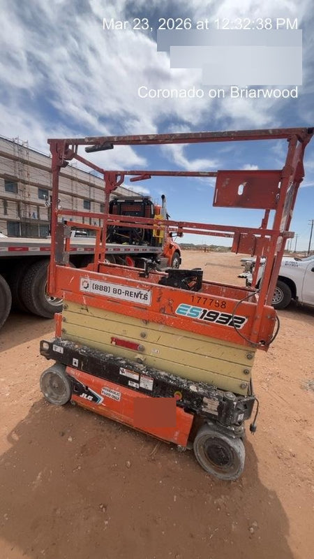 2021 JLG ES1932