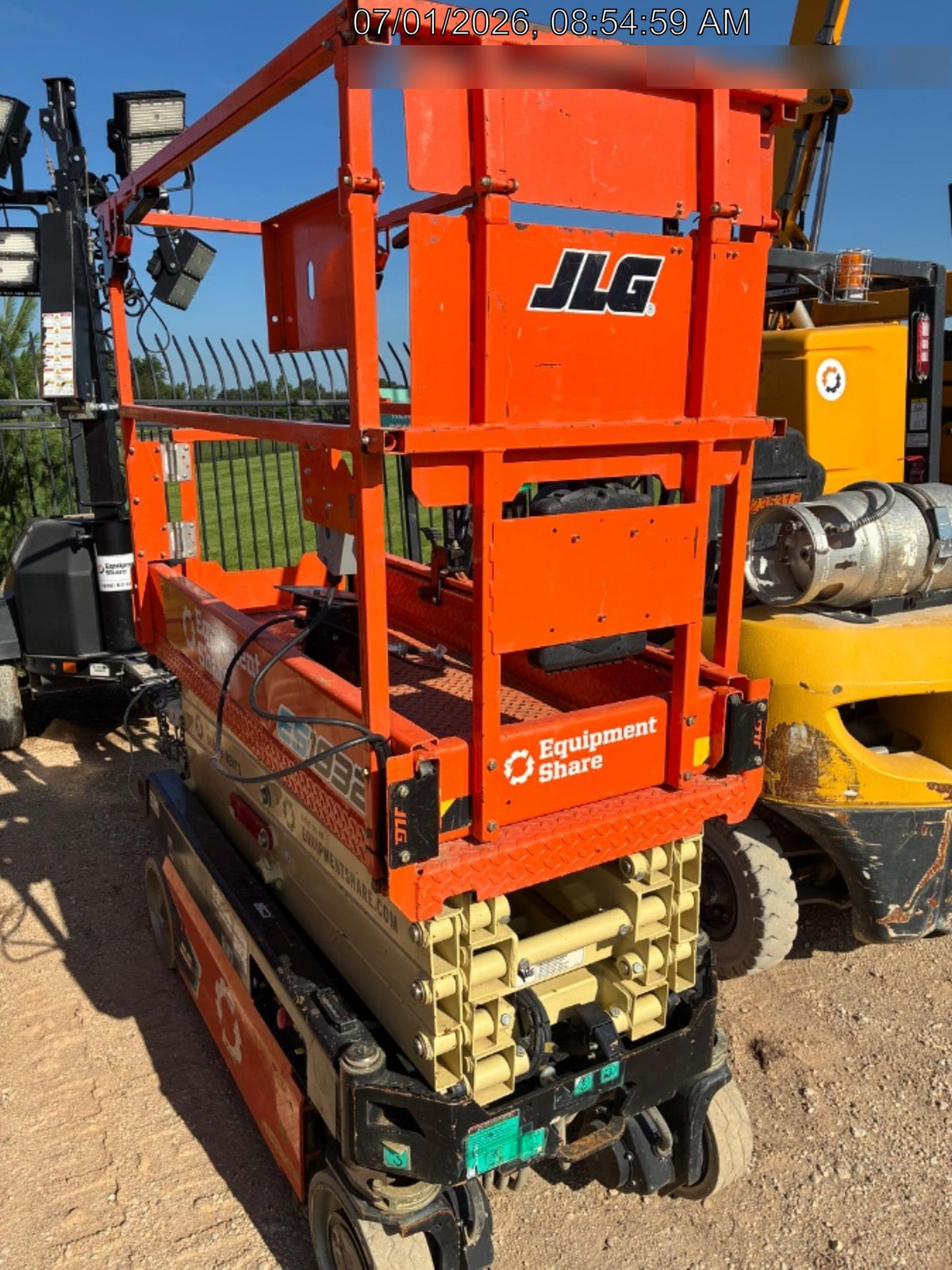 2023 JLG ES1932
