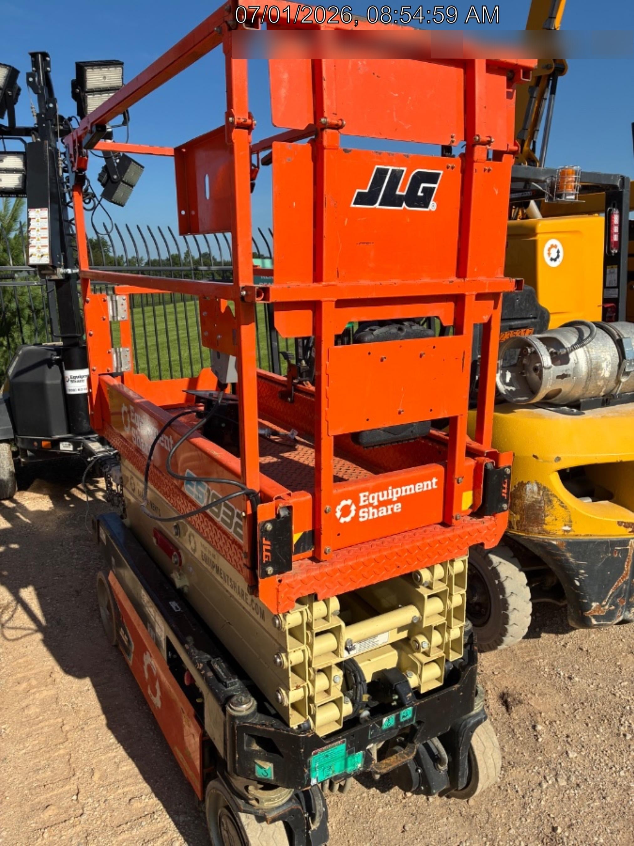 2023 JLG ES1932