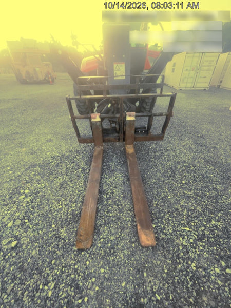 2022 JLG 1075