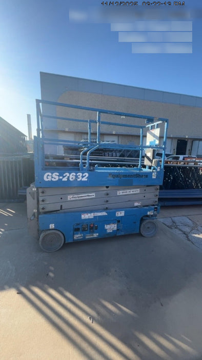 2019 Genie GS-2632 Folding rails with half height swing gate