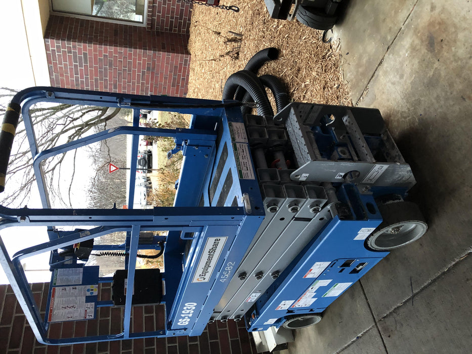 2019 Genie GS-1930 Fixed rails with chain Entry