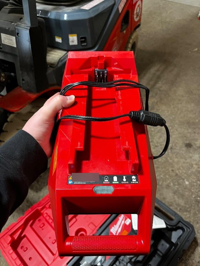 2025 MILWAUKEE MXF301-2CP