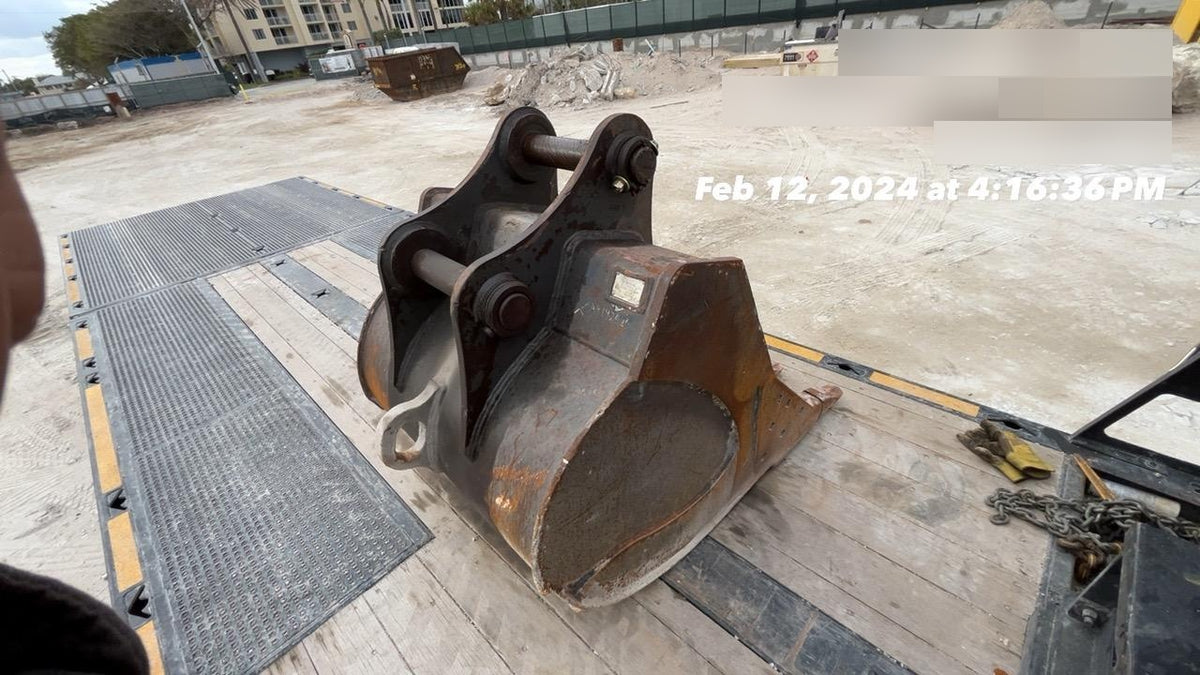 2015 CASE 42" Bucket - Case
