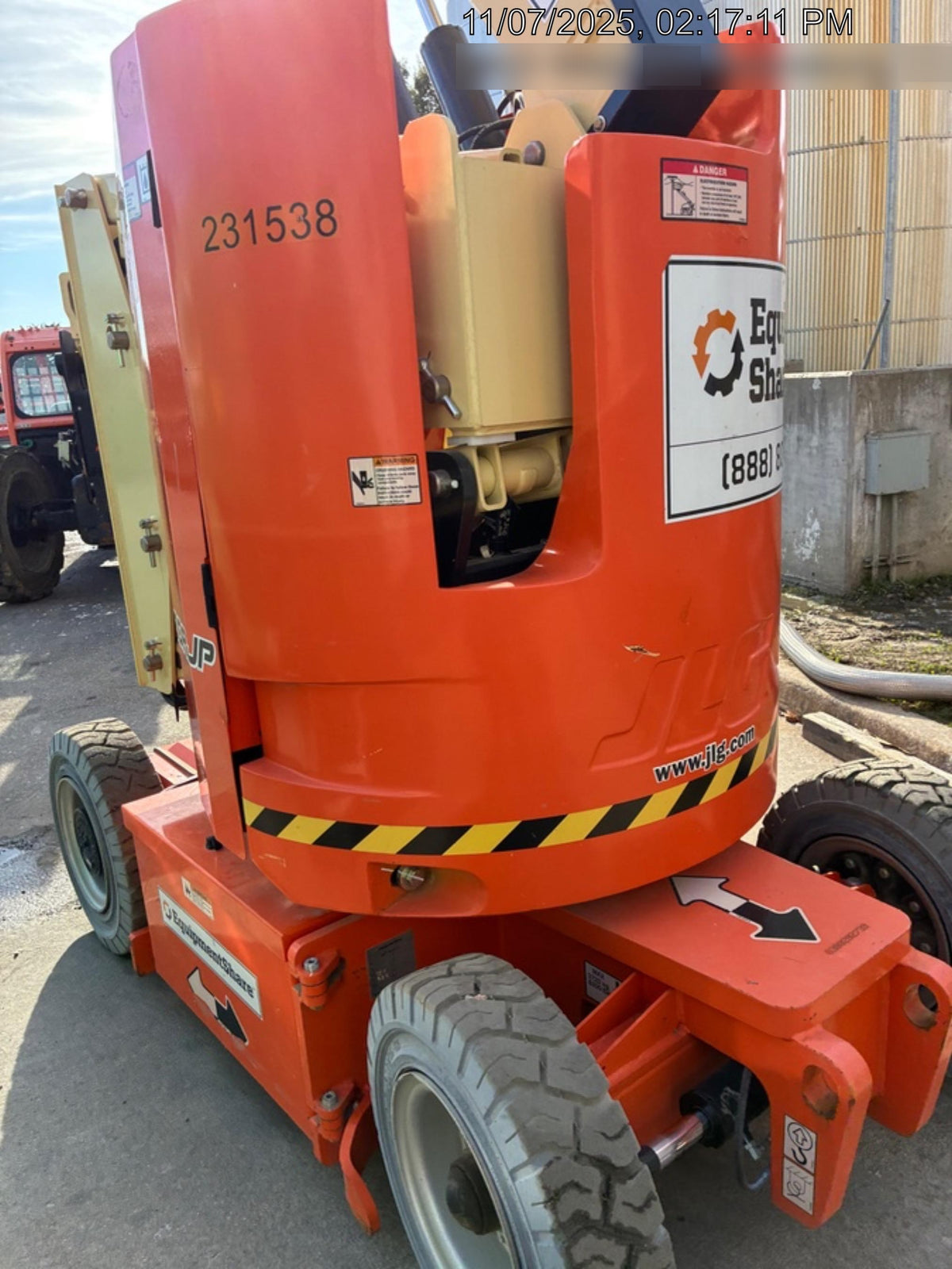 2022 JLG E300AJP