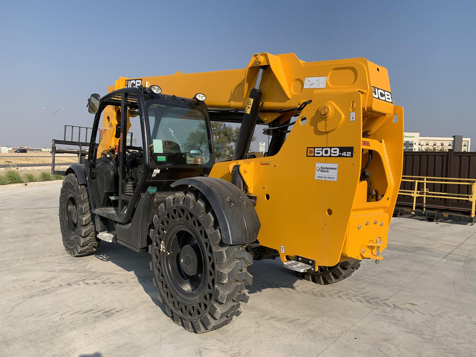 2020 JCB 509-42 Canopy, Solid Tires, Work Lights, Beacon, Aux Hydraulics, Back up Alarm, Lifting Eye, ES Decals