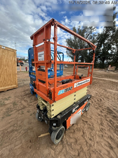 2022 JLG ES1932