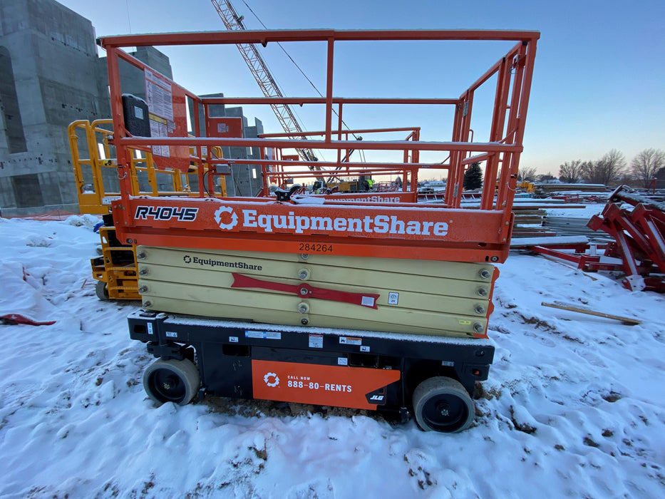 2022 JLG R4045