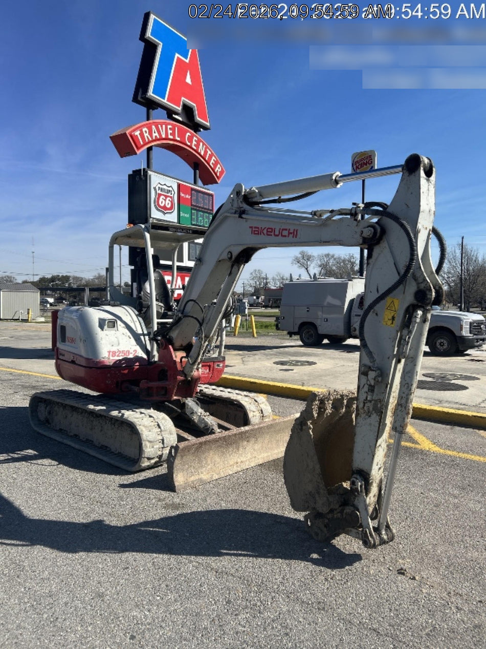 2021 TAKEUCHI TB250-2