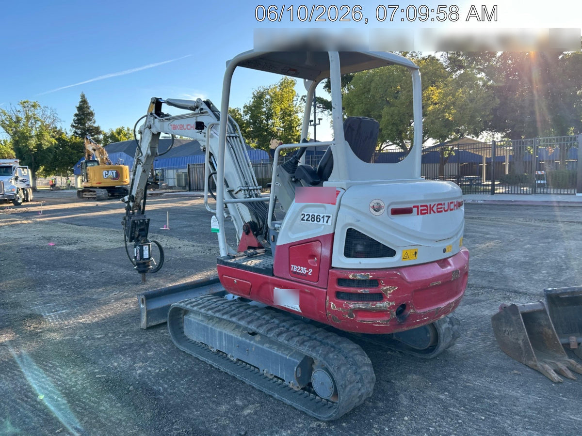 2022 TAKEUCHI TB235-2R