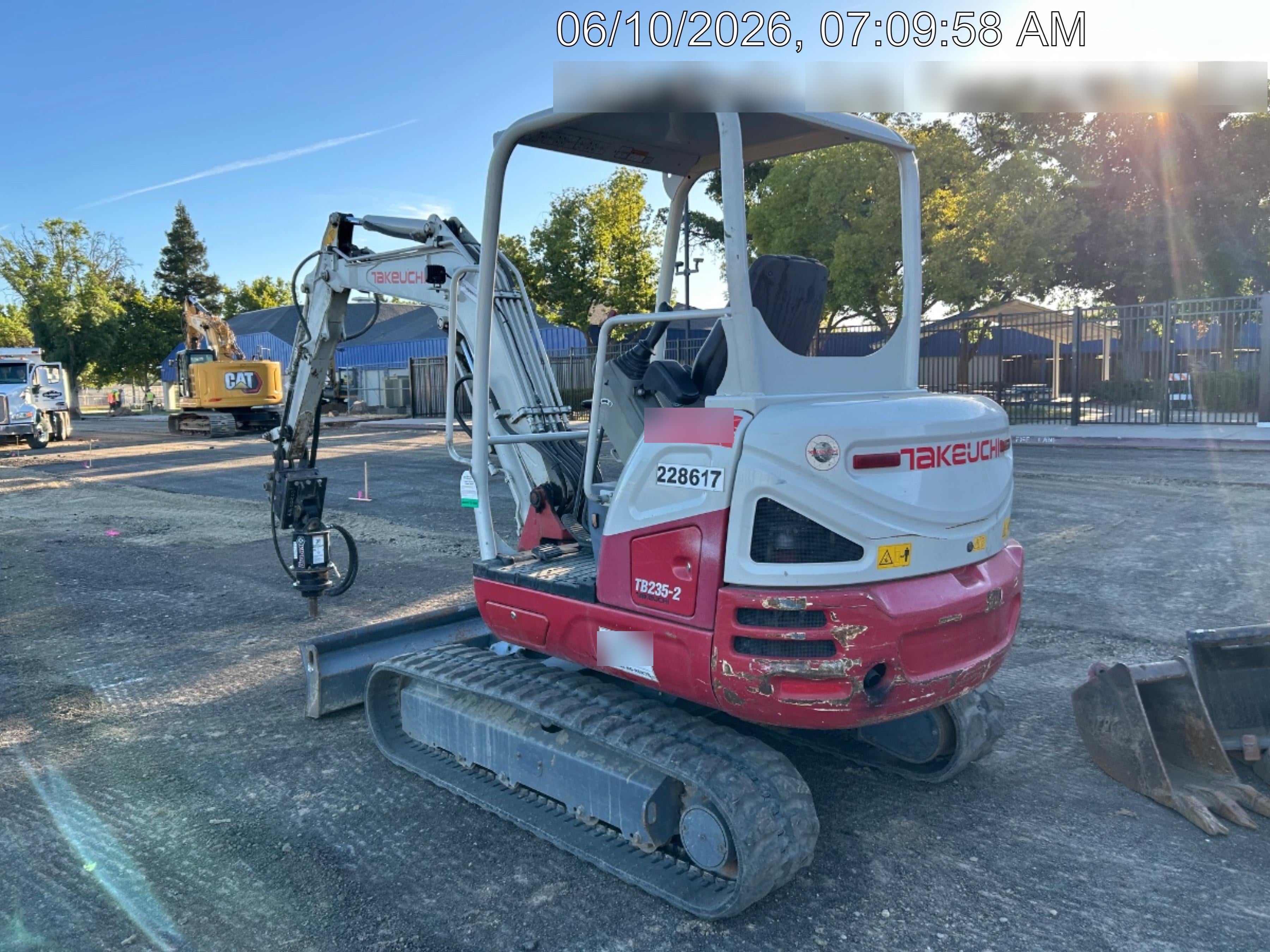 2022 TAKEUCHI TB235-2R