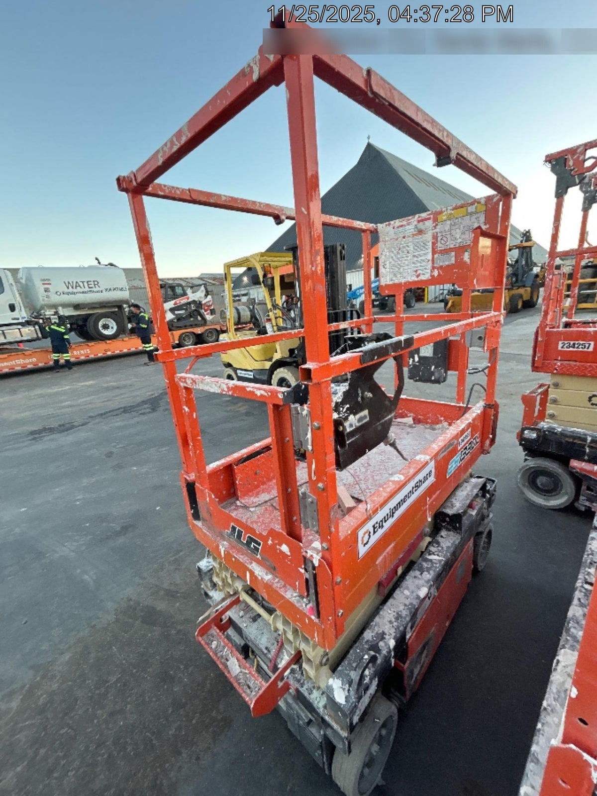 2021 JLG ES1330L