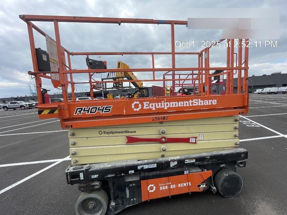 2022 JLG R4045