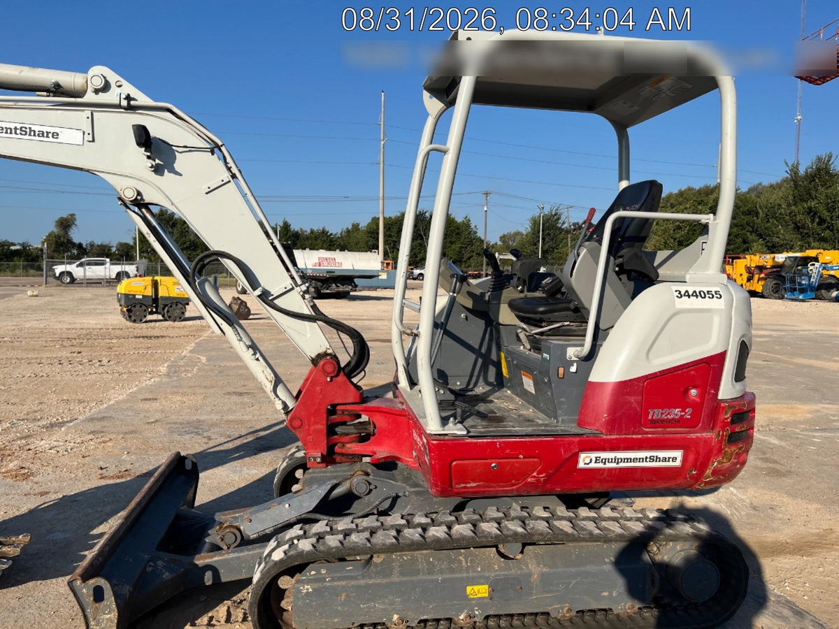 2023 TAKEUCHI TB235-2R