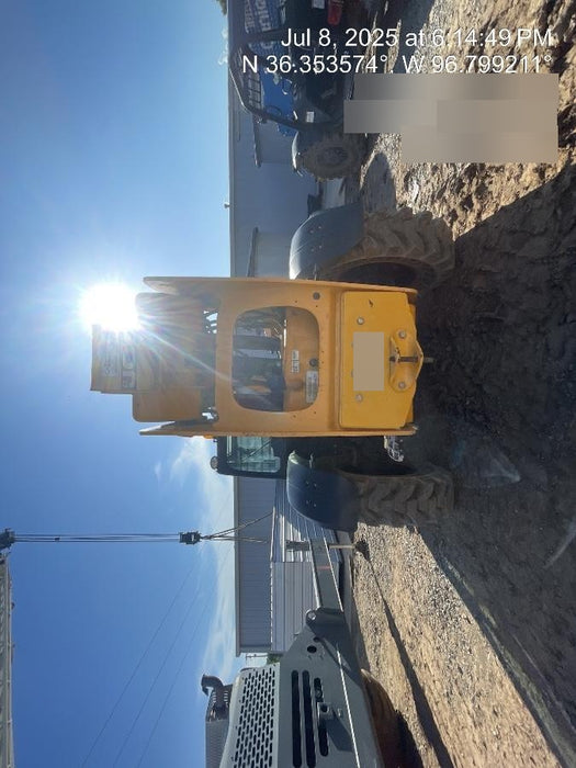 2018 JCB 509-42 74 HP w/CAB/HVAC, Beacon, Aux Hydraulics, Worklights, Solid Tires