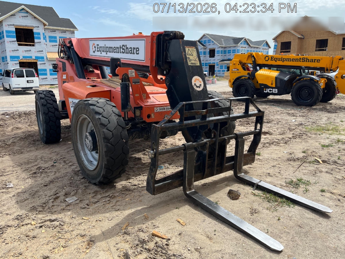 2020 Skytrak 8042 74 Hp, FF Tires, Work Lights, Beacon, Aux Hydraulics, Back up Alarm, Lifting Eye, ES Decals