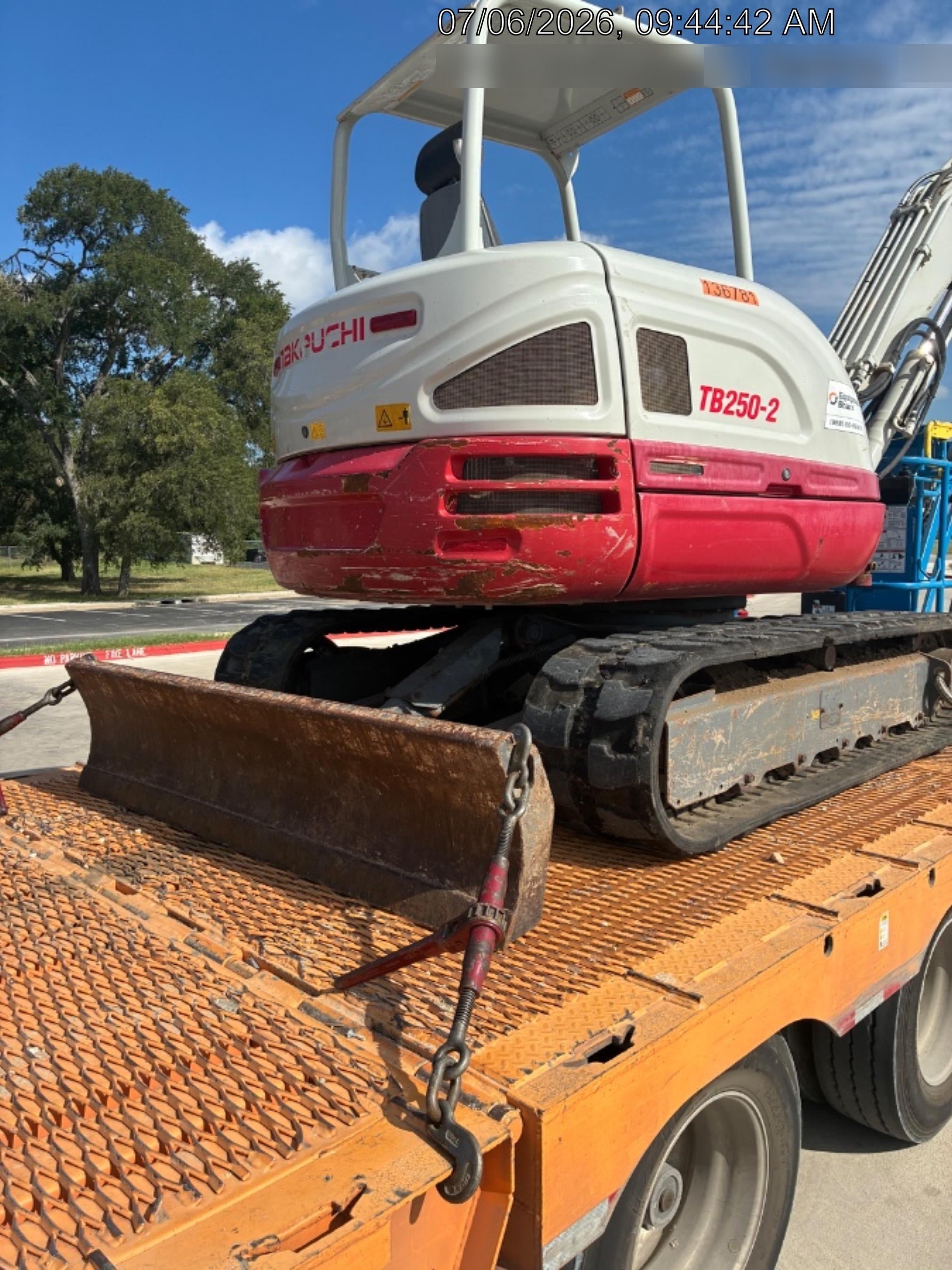 2021 TAKEUCHI TB250-2