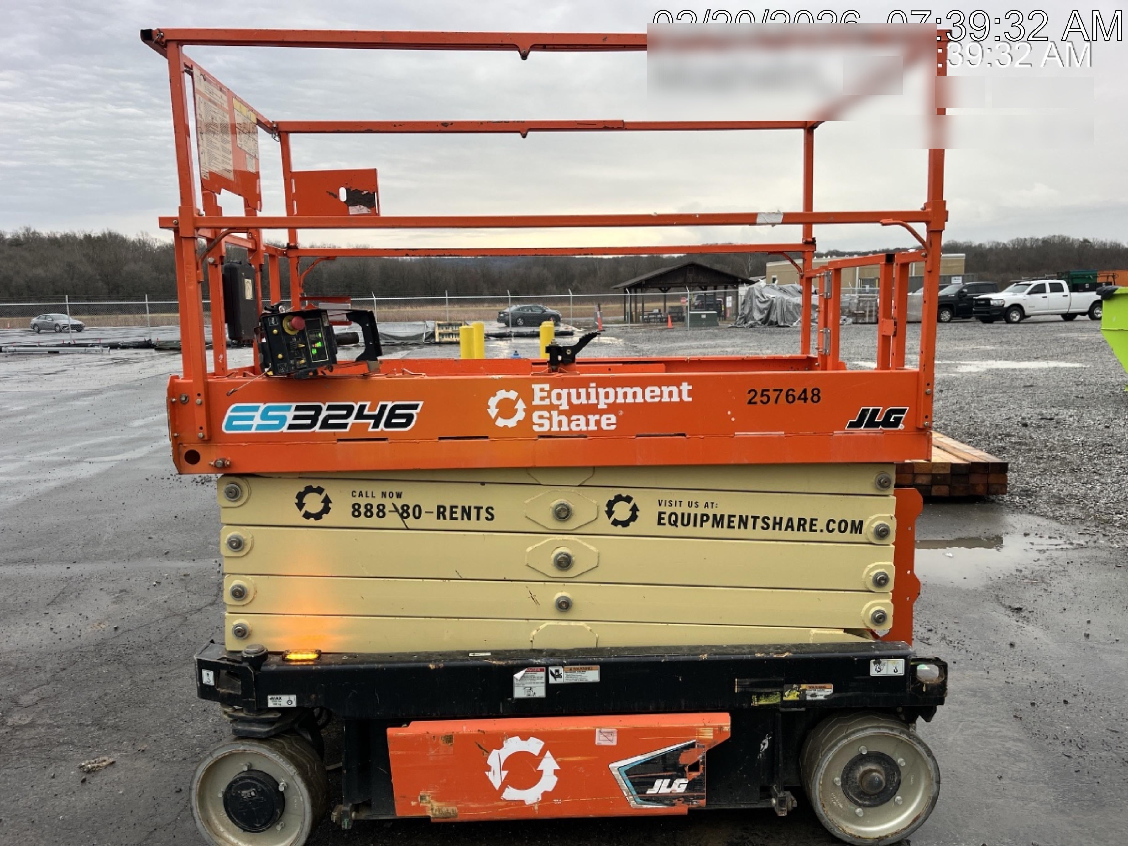 2022 JLG ES3246