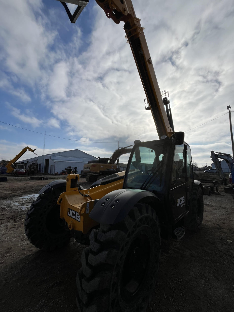 2023 JCB 509-42