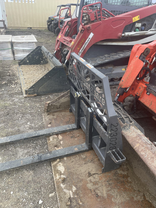 2022 PALADIN 48" Pallet Forks - Paladin