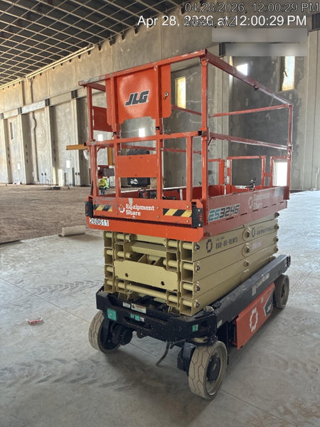 2022 JLG ES3246