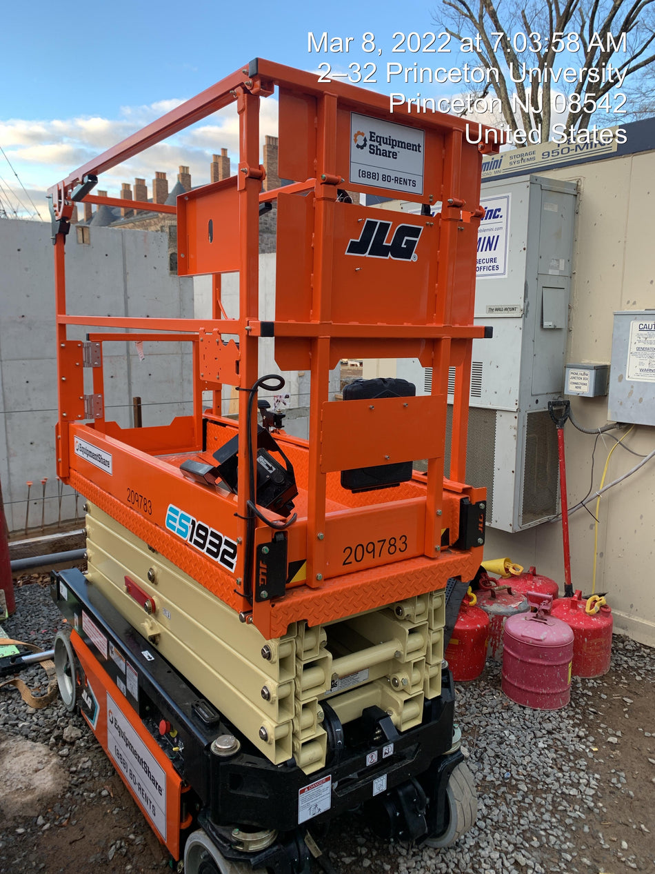 2022 JLG ES1932
