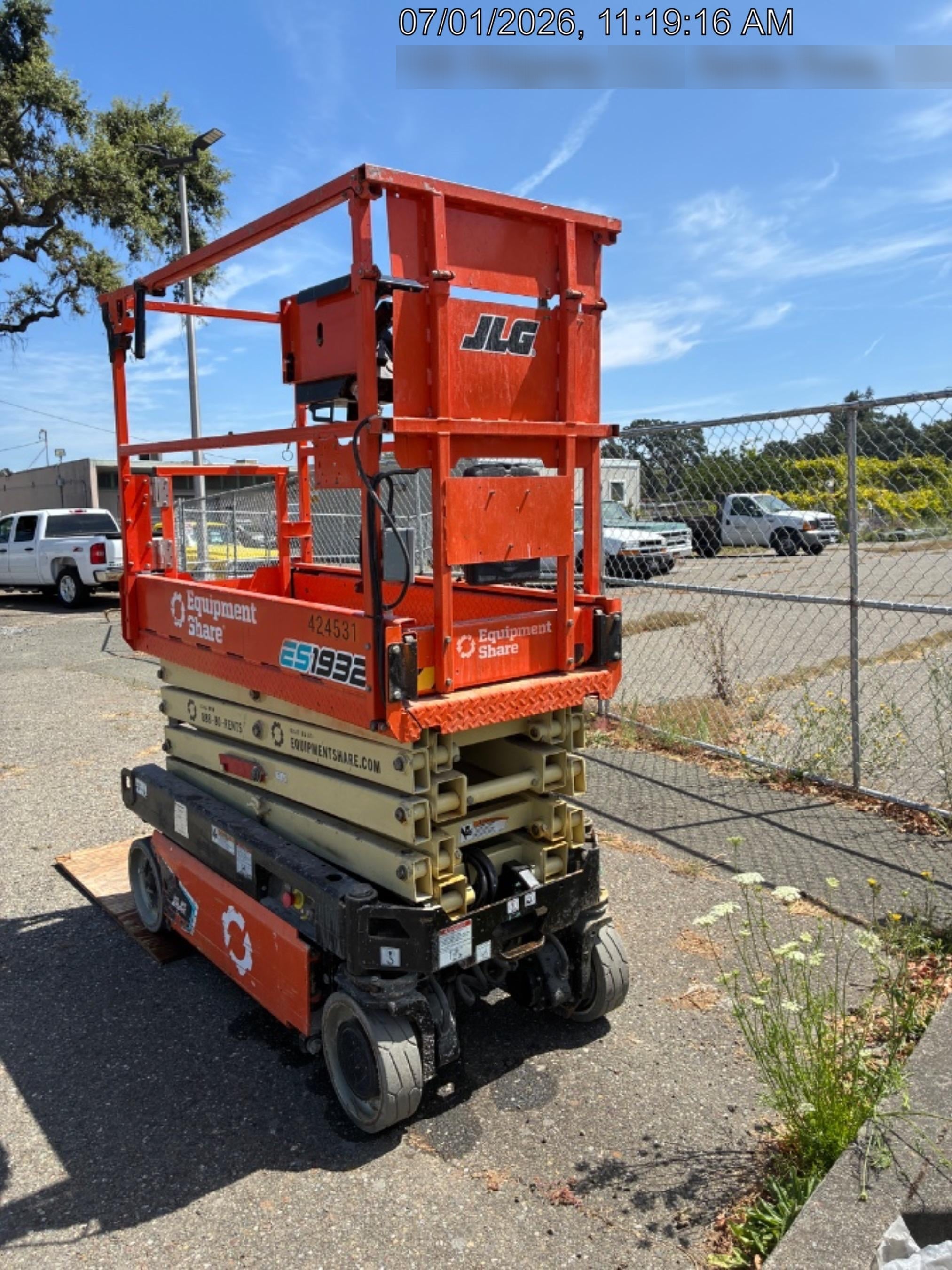 2024 JLG ES1932