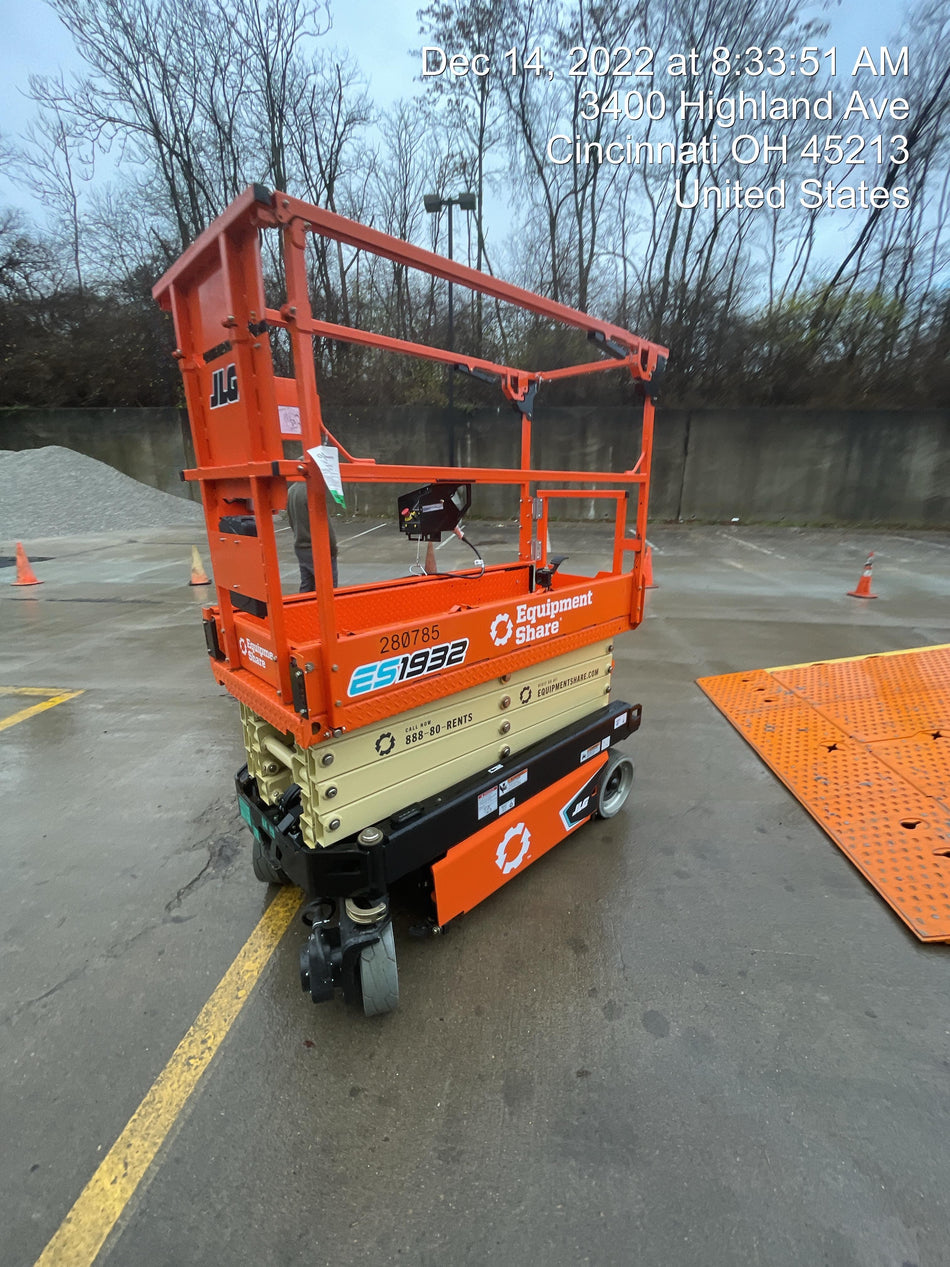 2022 JLG ES1932