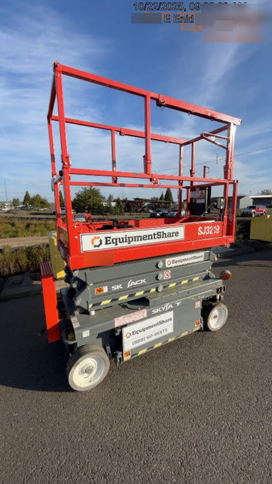 2020 Skyjack SJIII-3219 Solid NM Tires, Half height spring hinged entry gate, Dual Beacons, 800W Inverter