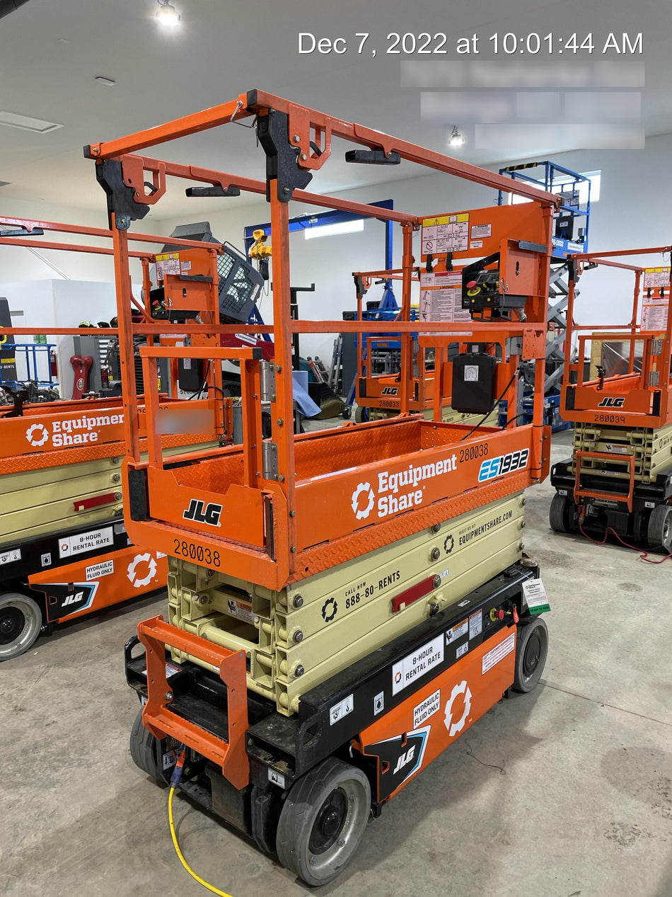 2022 JLG ES1932