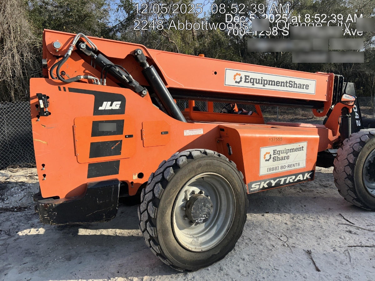 2021 JLG 8042