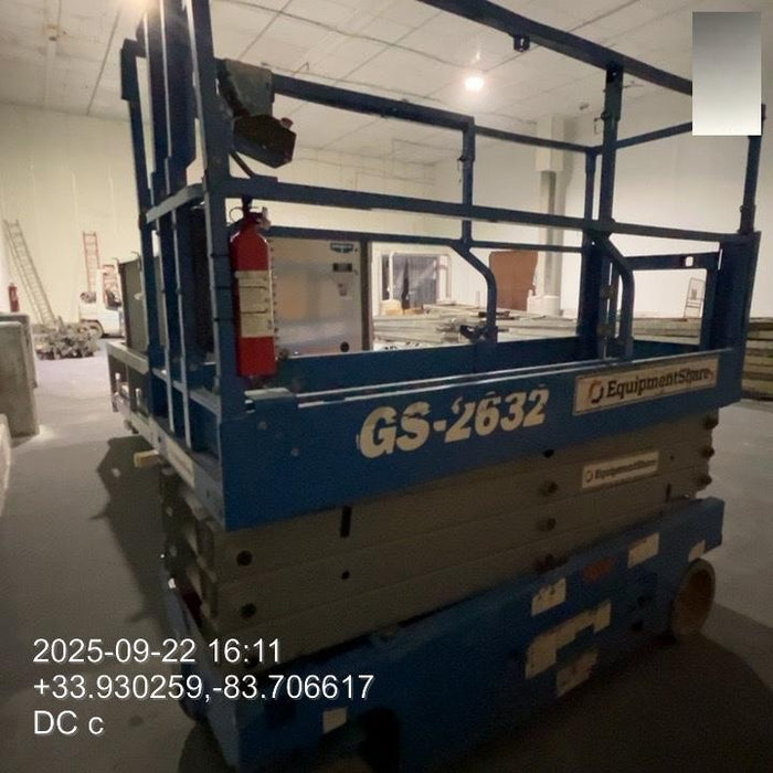 2019 Genie GS-2632 Folding rails with half height swing gate