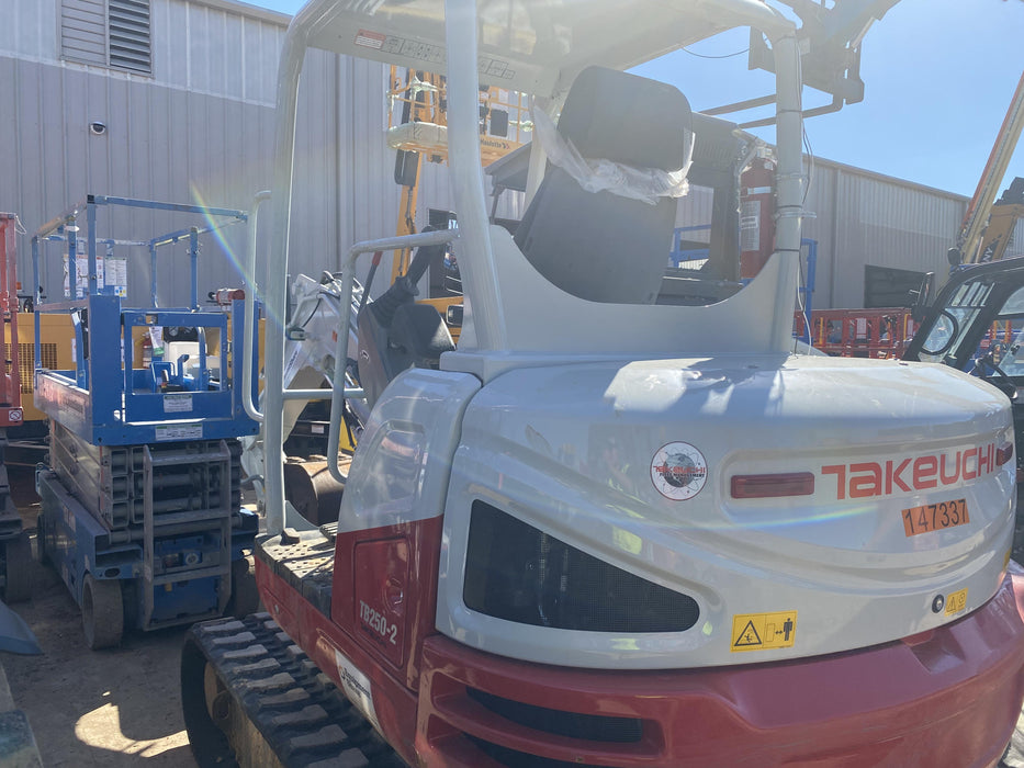 2021 TAKEUCHI TB250-2