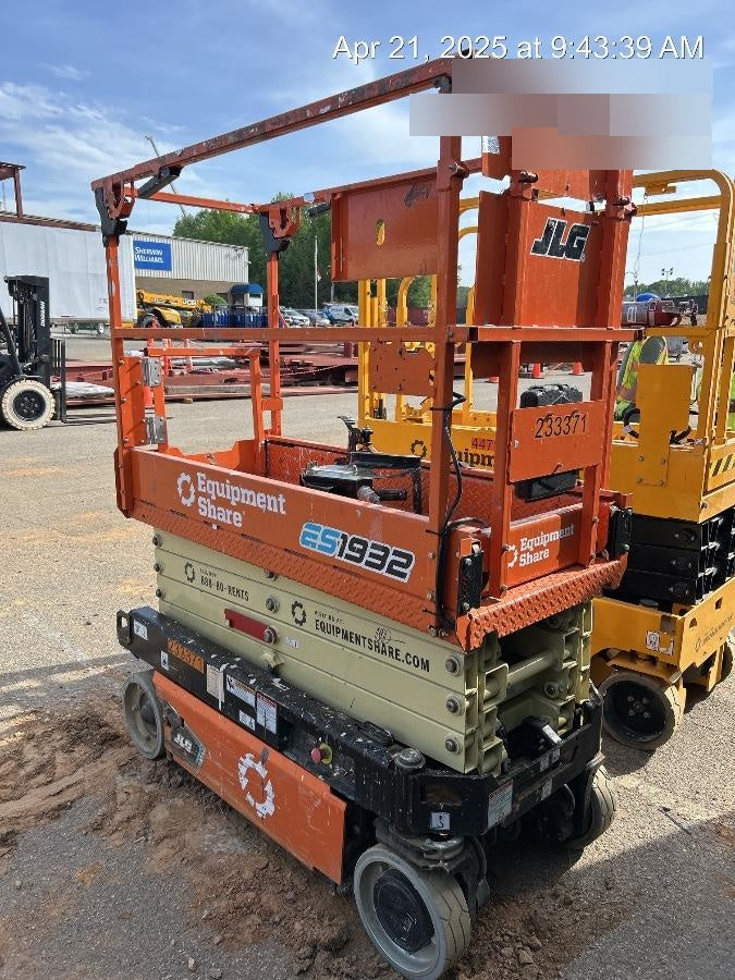 2022 JLG ES1932