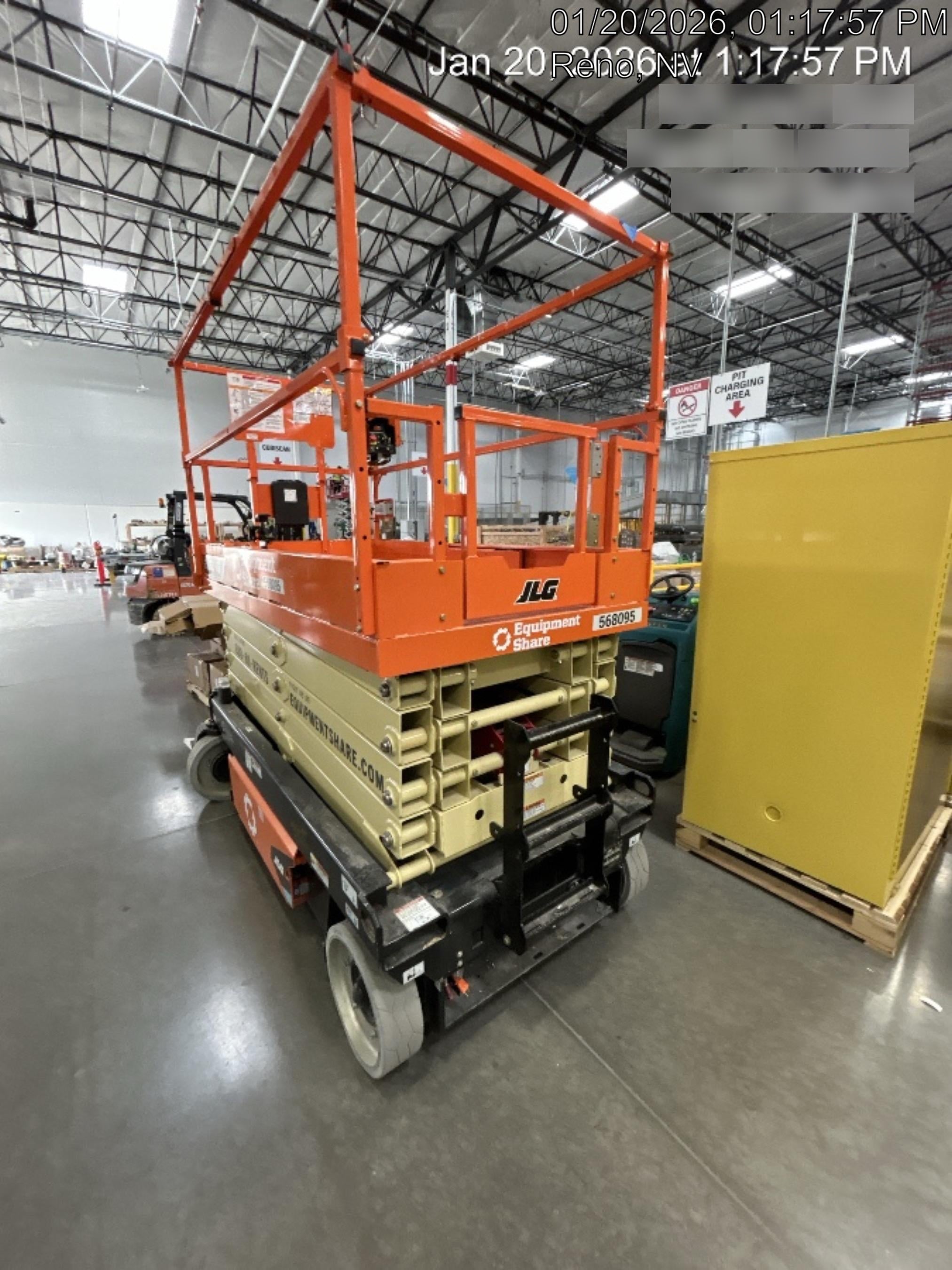 2025 JLG ES3246