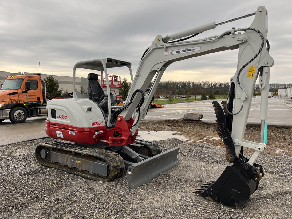 2023 TAKEUCHI TB250-2R