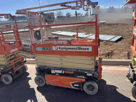 2022 JLG ES1932