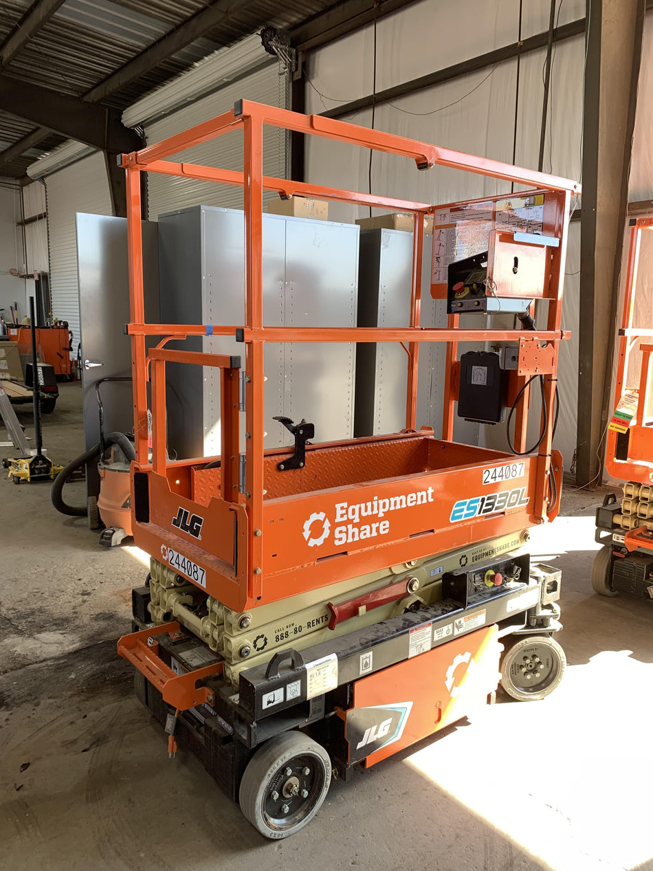 2022 JLG ES1330L