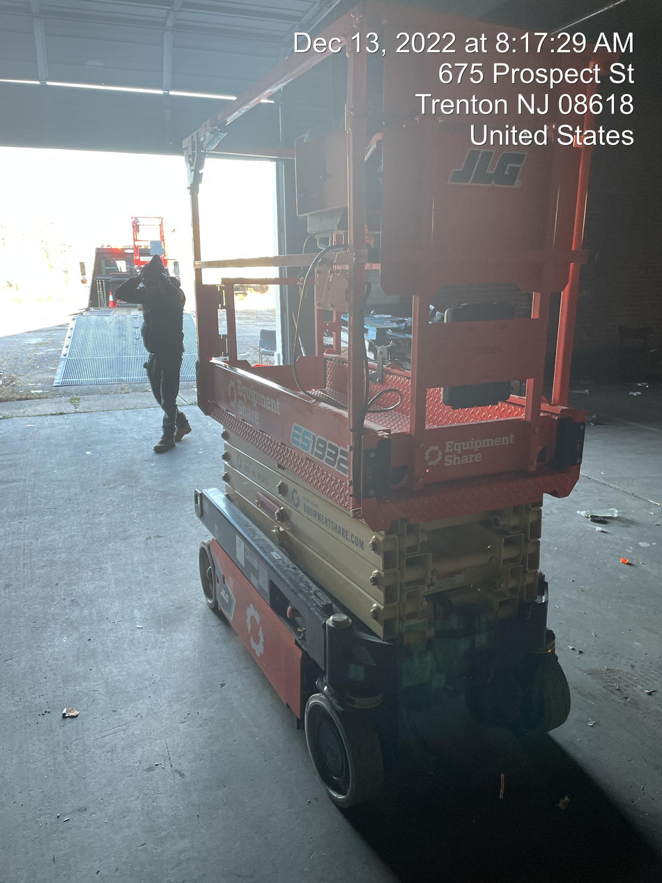2022 JLG ES1932