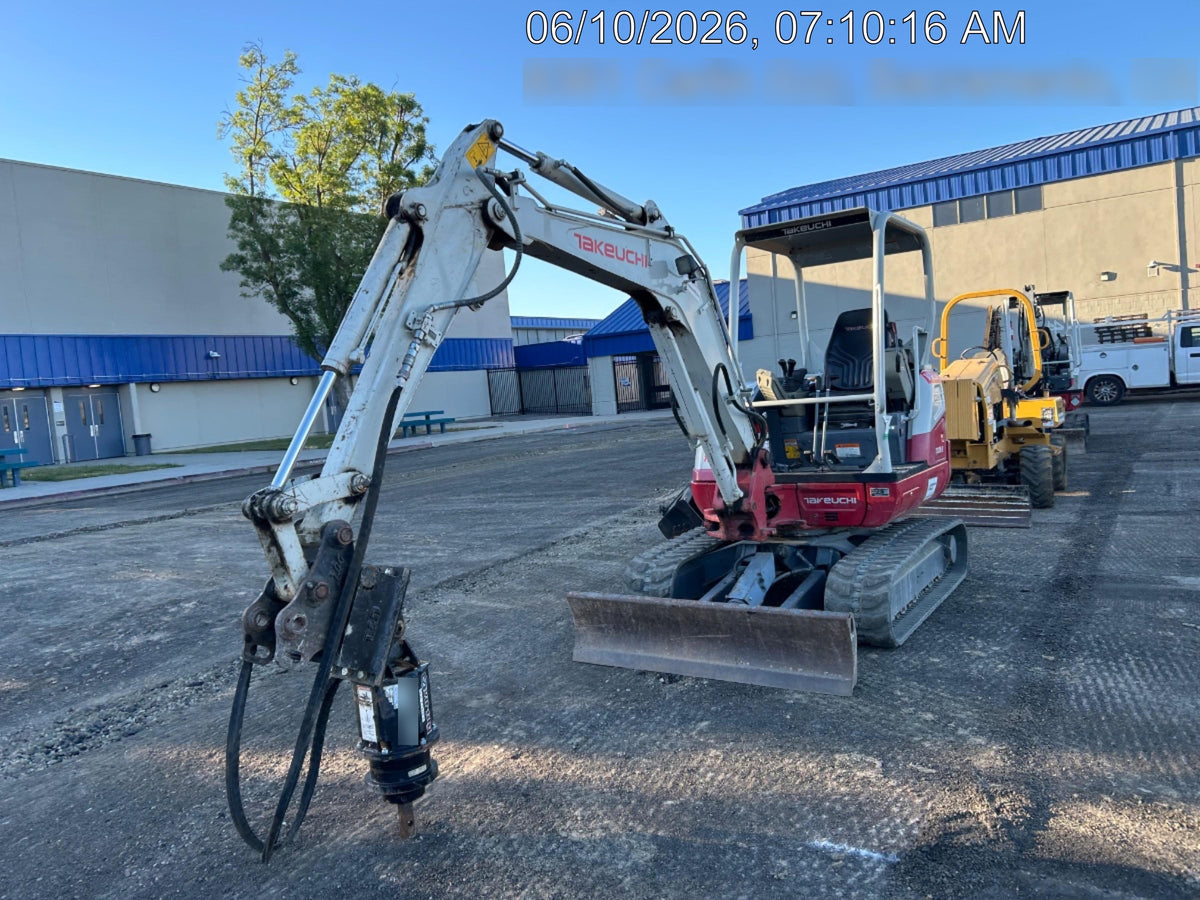 2022 TAKEUCHI TB235-2R