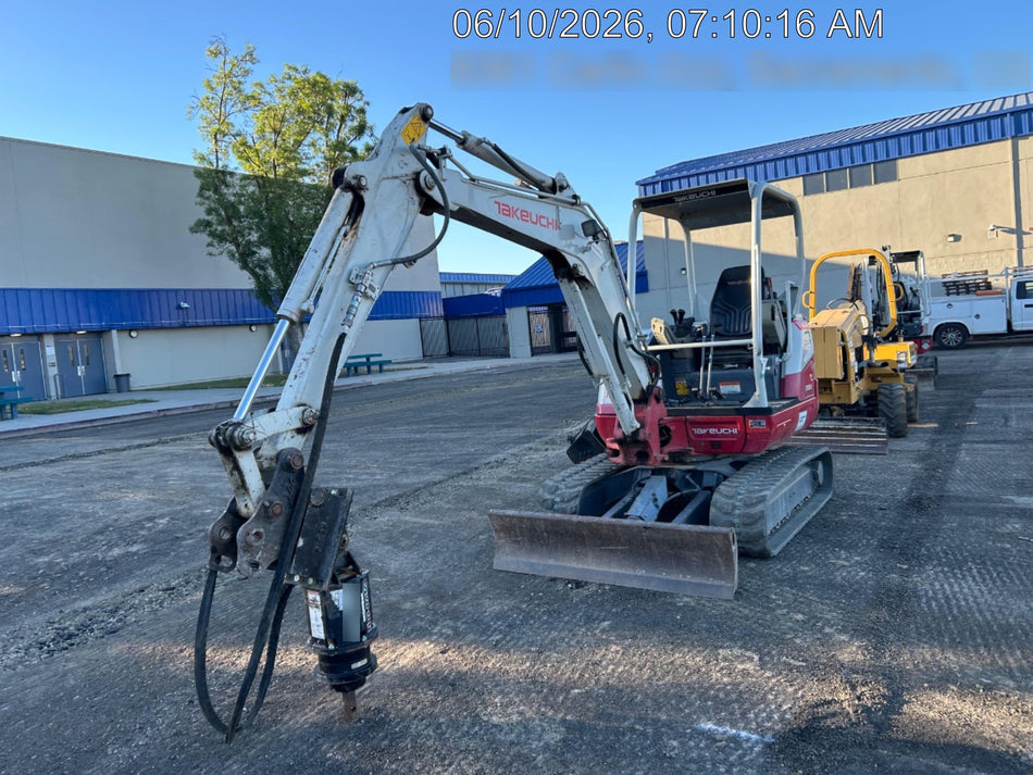 2022 TAKEUCHI TB235-2R